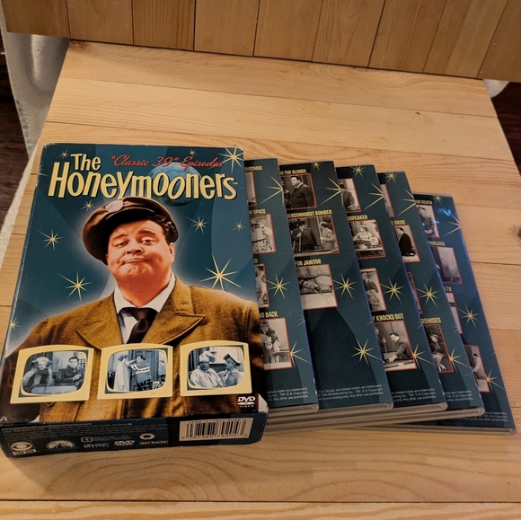 The Honeymooners Classic 39 Episodes DVD Set Pre-owned - Picture 3 of 9
